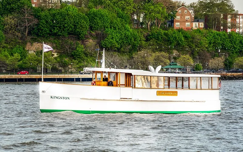 Yacht Kingston cruising in the Hudson River